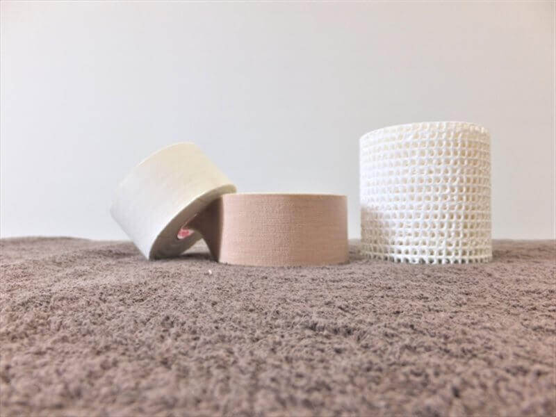 交通事故後のむち打ちに対応する電気治療機器の写真